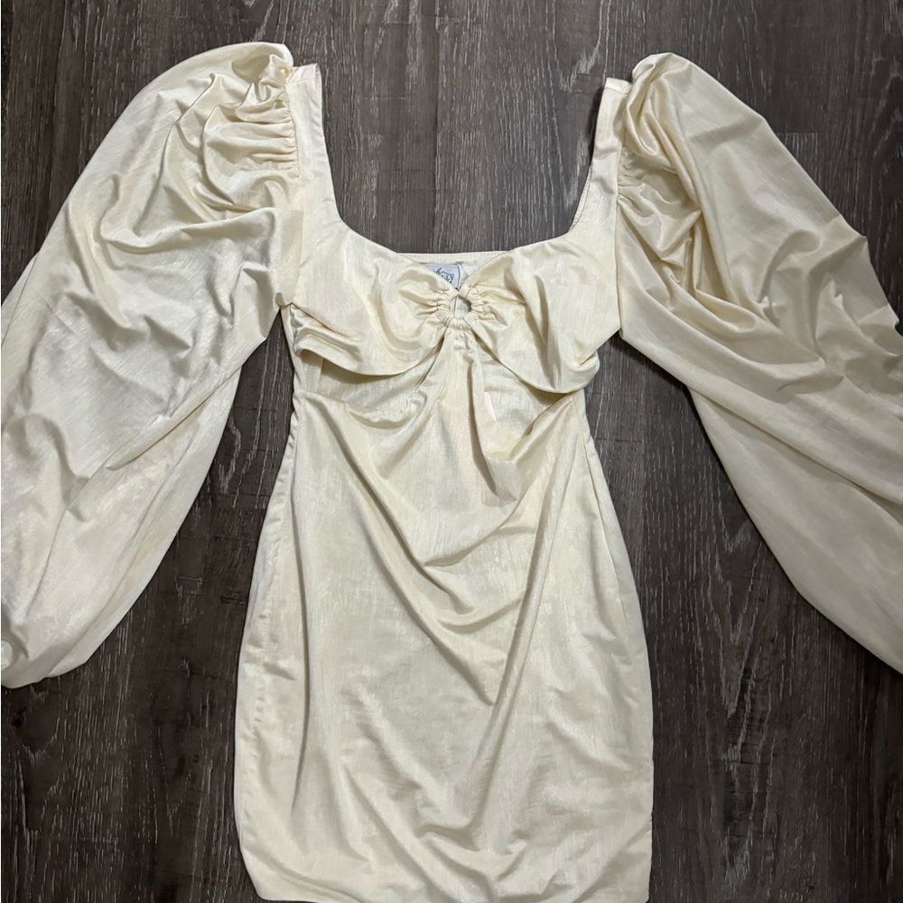 Oh Polly dress unworn in cream color size 4